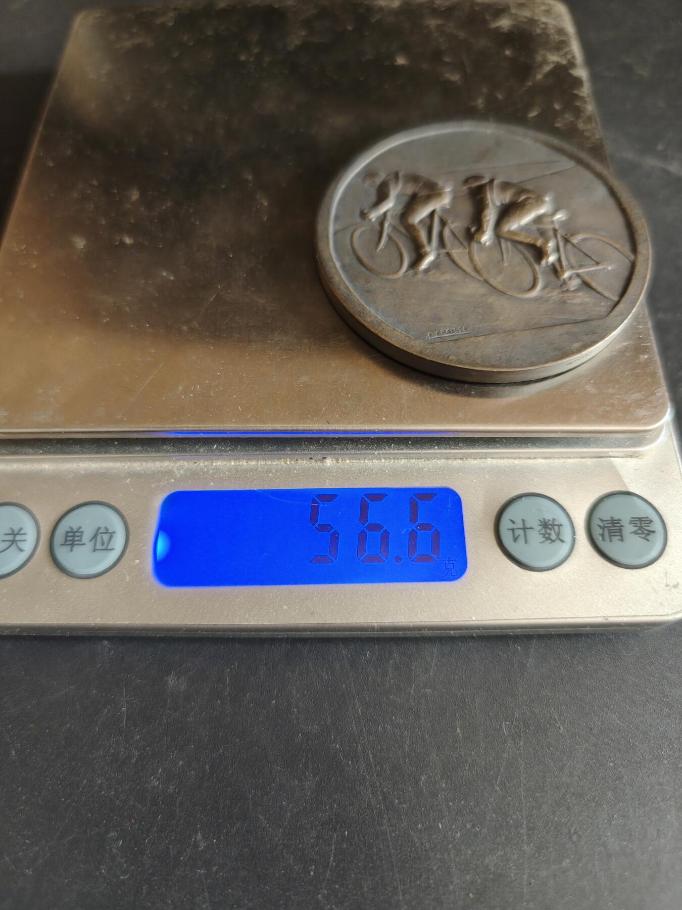 老王徽章第170期 法国自行车运动镀银大铜章     直径50mm    重量56.6g
