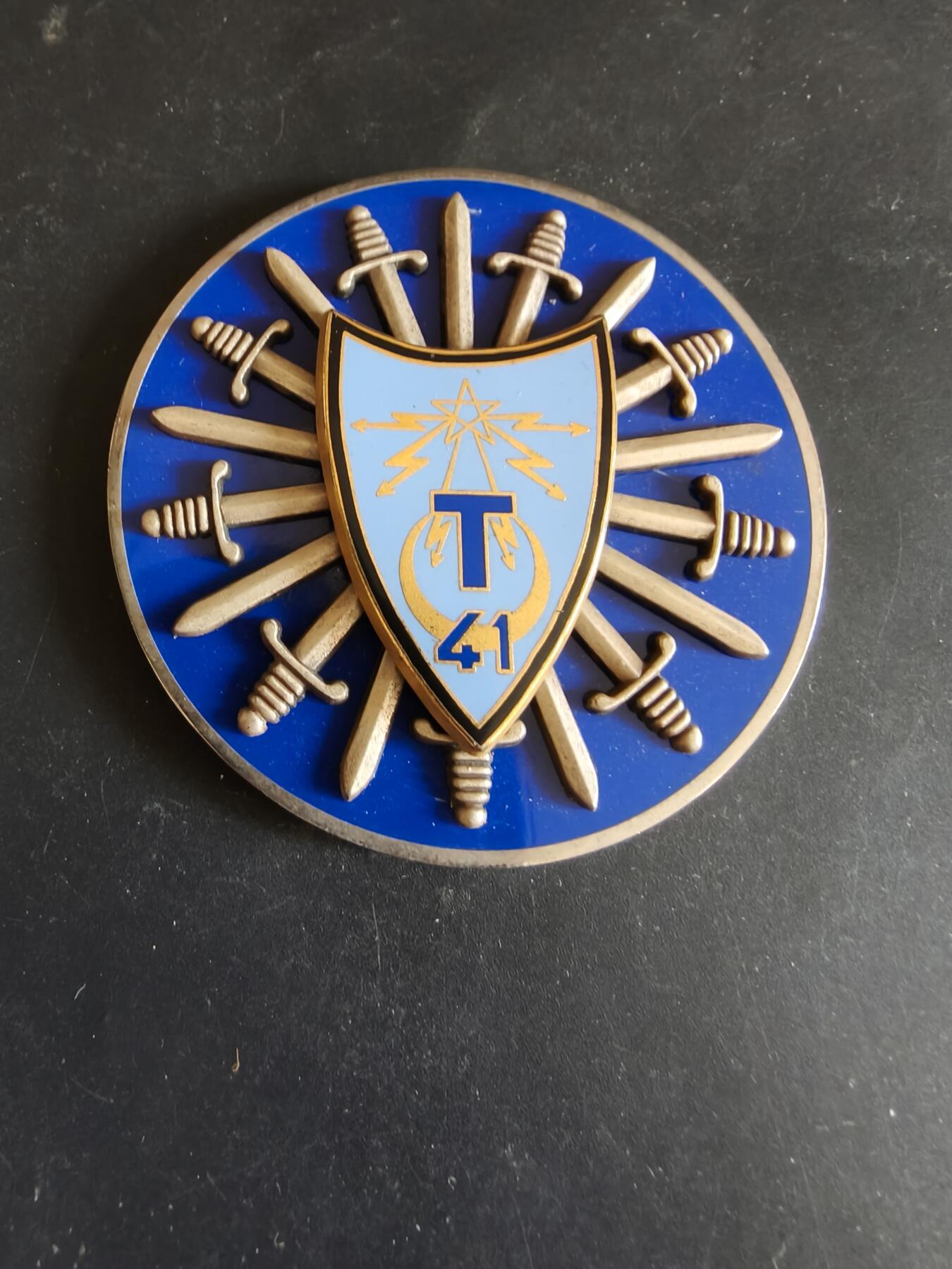 老王徽章第170期 法国第41通信团纪念章      原盒     直径70mm     重量103.6g