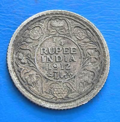 外国优质老铜币高银银币，周六九点倒数截拍，满百包邮，持续收拍 - 英属印度1912年1/4 卢比银币，正面乔治五世“皇帝”像，背饰花卉花环，含银 91.7%，见证殖民货币史，历经 “猪卢比” 风波后重铸，具历史故事与收藏价值