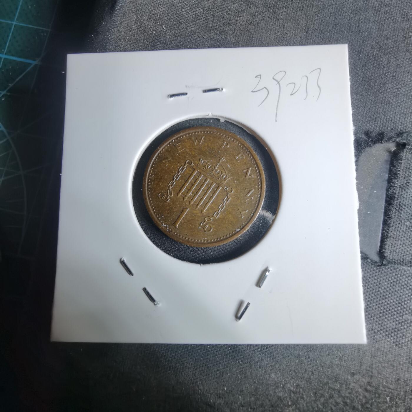 沼泽如烟--第939场 英国1976年1便士