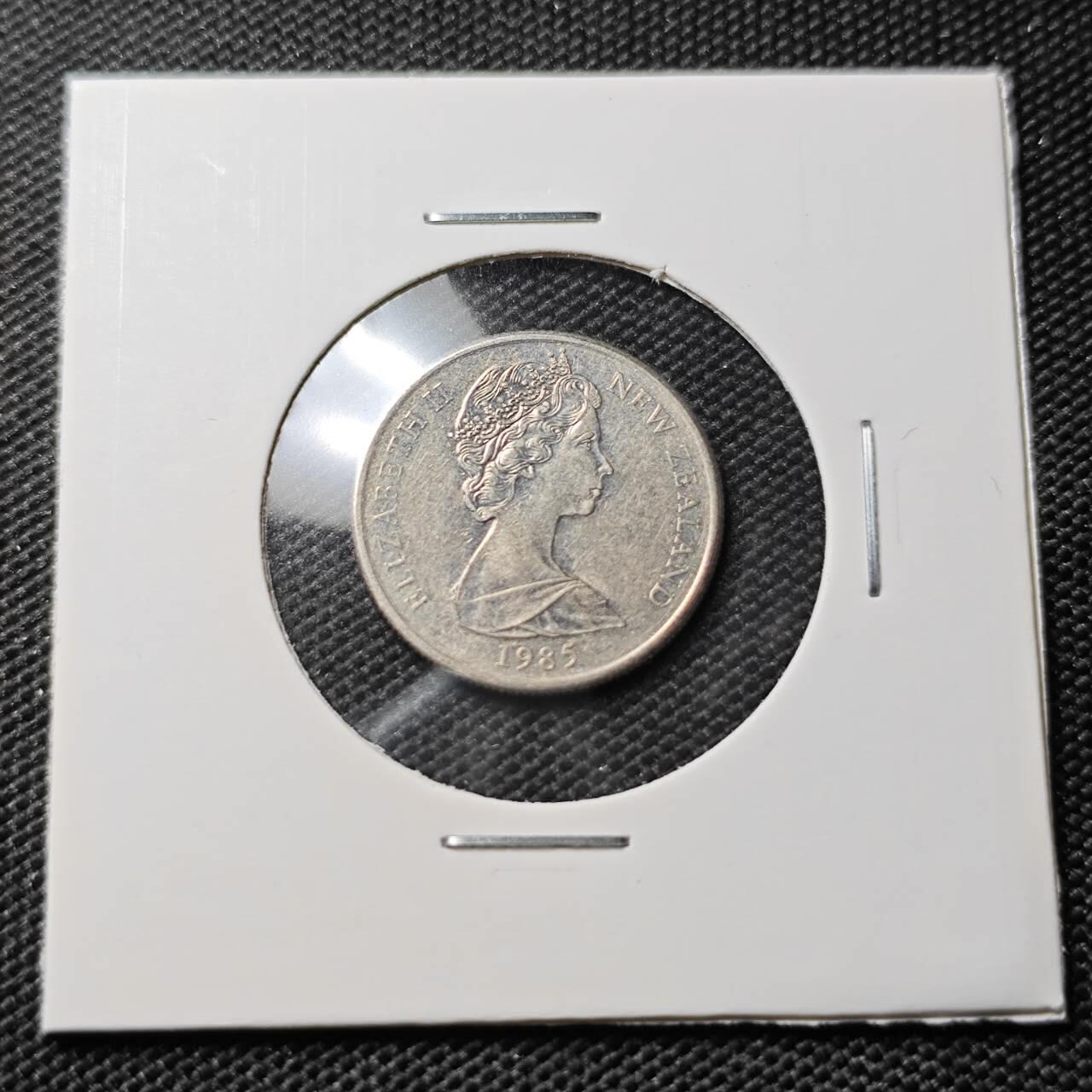 KK钱币收藏小铺 第382期  2月预留时间 周末发货 1985新西兰5分 浅雕版