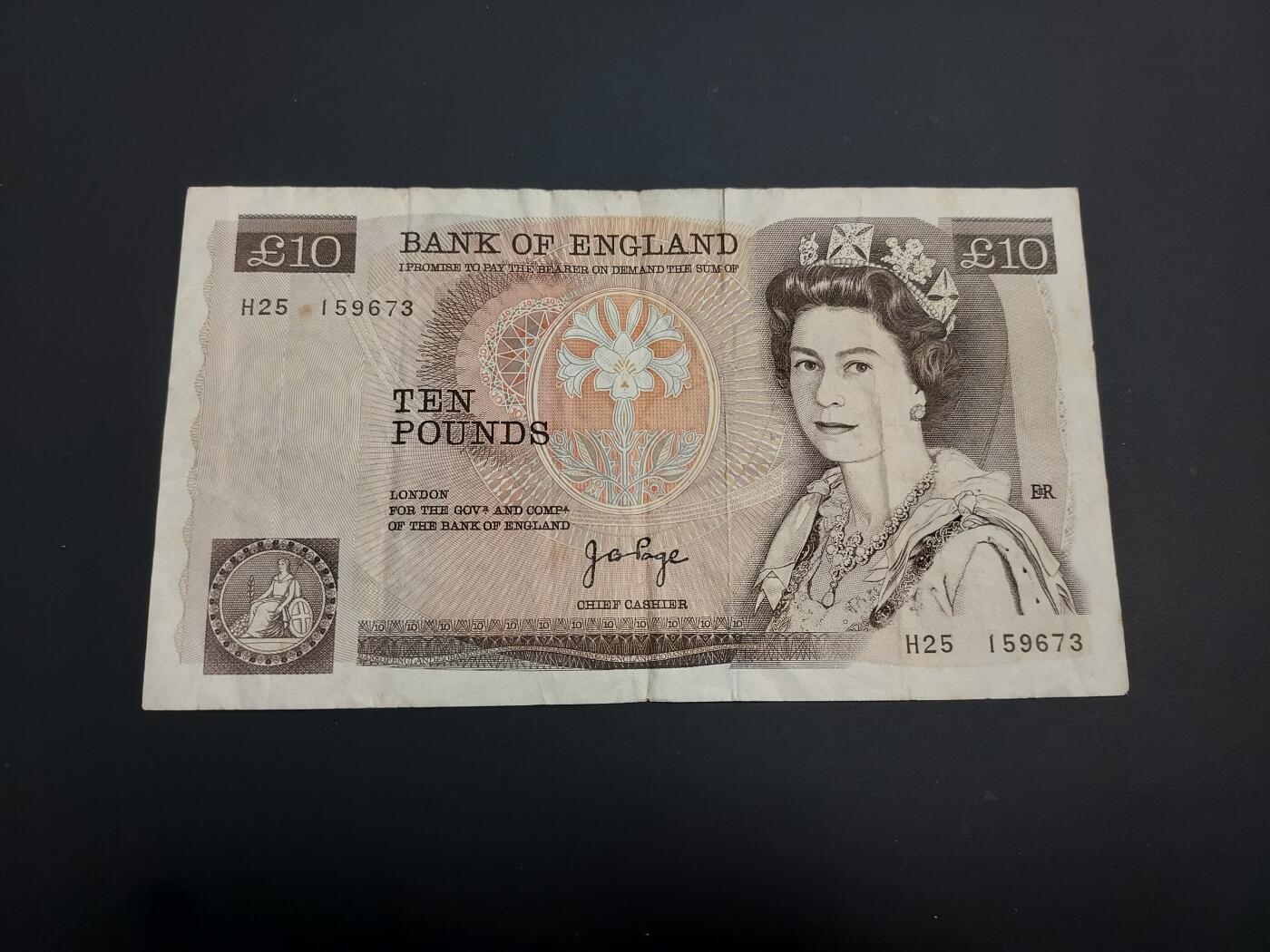 博彦收藏    12月22日 8点 钱币专场 全场包邮 英国女皇旧版10镑 流通品