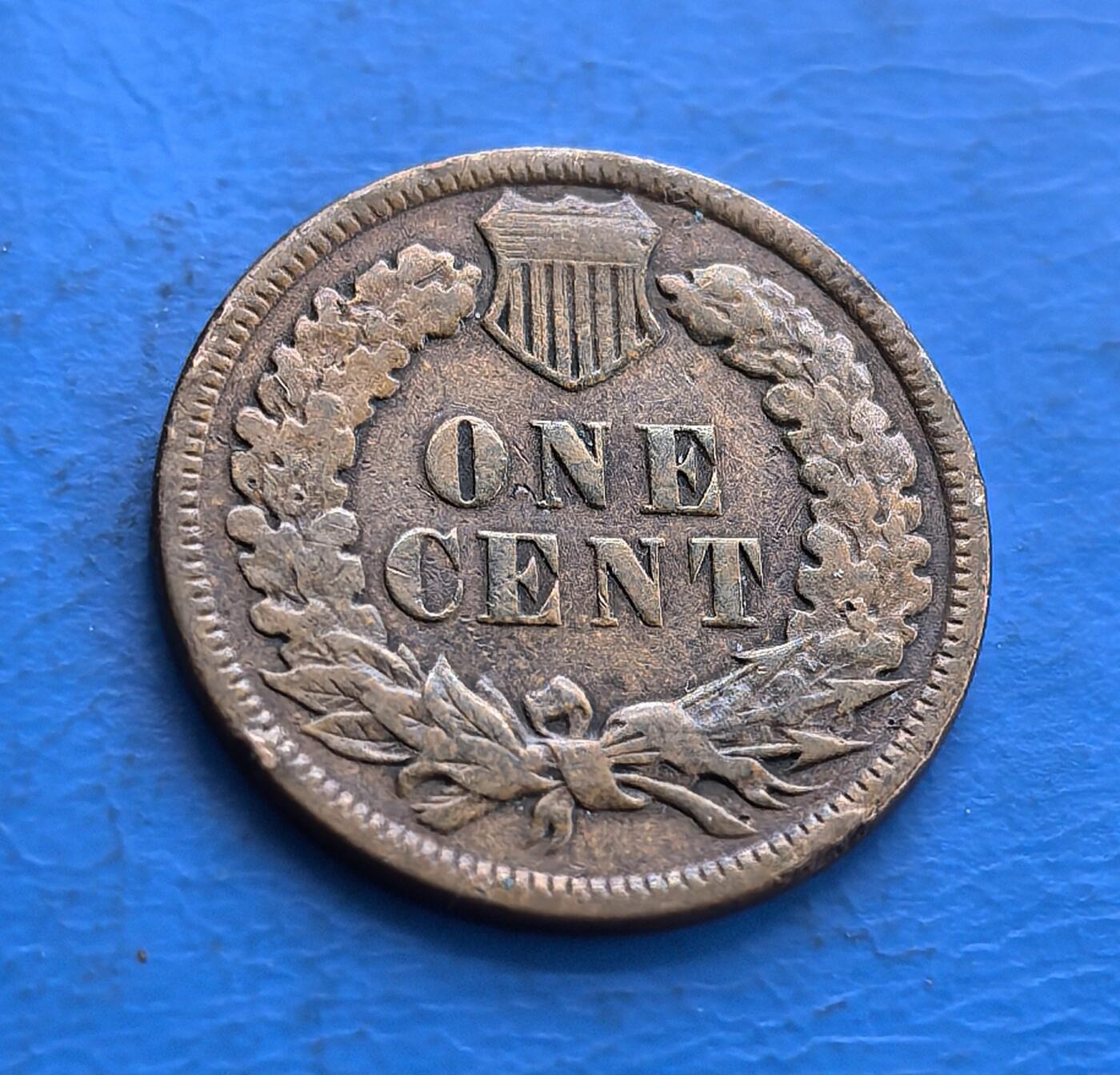 外国优质老铜币高银银币，周六九点倒数截拍，满百包邮，持续收拍 美国1896 年印第安人头像 1 分铜币，正面是戴印第安头饰的自由女神像（实为设计师女儿形象），环饰 “UNITED STATES OF AMERICA 1896” ；背面为 “ONE CENT” 及花环、盾牌。由詹姆斯・巴顿・朗埃克设计，属经典印第安头像分币系列，见证 19 世纪末美国货币文化，对研究美国钱币史、文化象征意义重大，是承载百年历史的实物 。