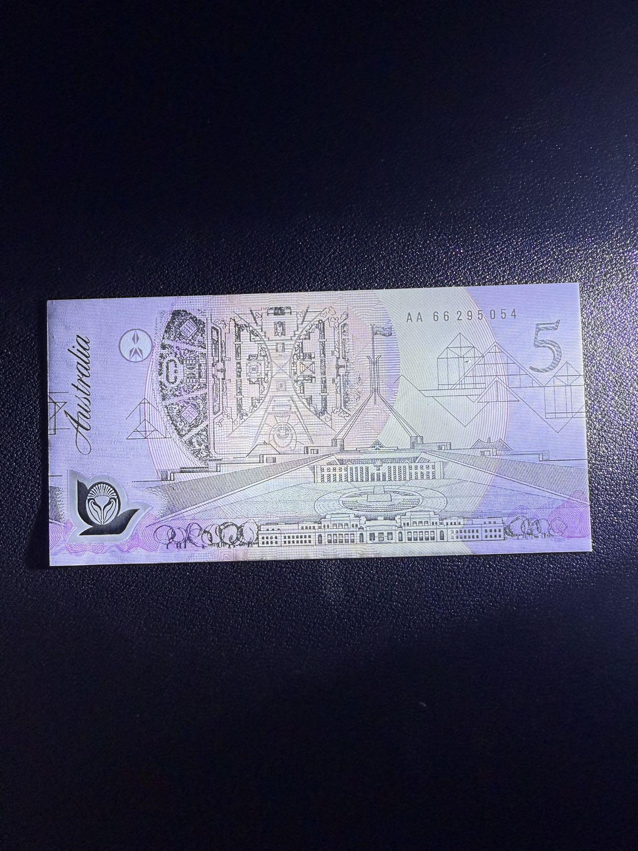 第14期 库存低价起拍 澳大利亚1992年 5 AA冠 全新unc