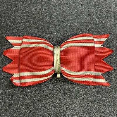 西秦中古拍卖第六十九期 - 不忘历史 抗战收藏 抗战时期 日本红十字会奖章绶带 女性版