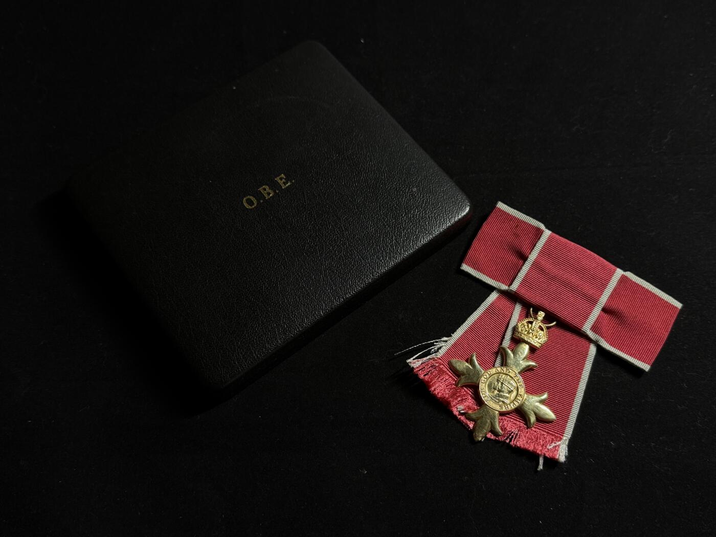 欢庆元旦！戎马世界章牌大赏第109期元旦大拍 英国军官级大英帝国勋章，女版，银制，带盒