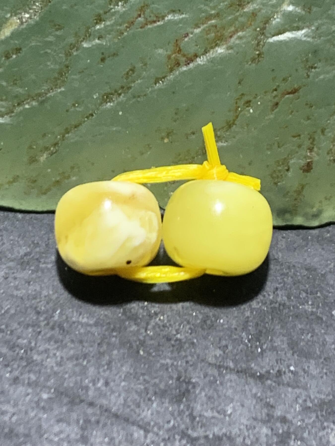 天然俄料原矿蜜蜡小尺寸老形桶珠腰珠两颗