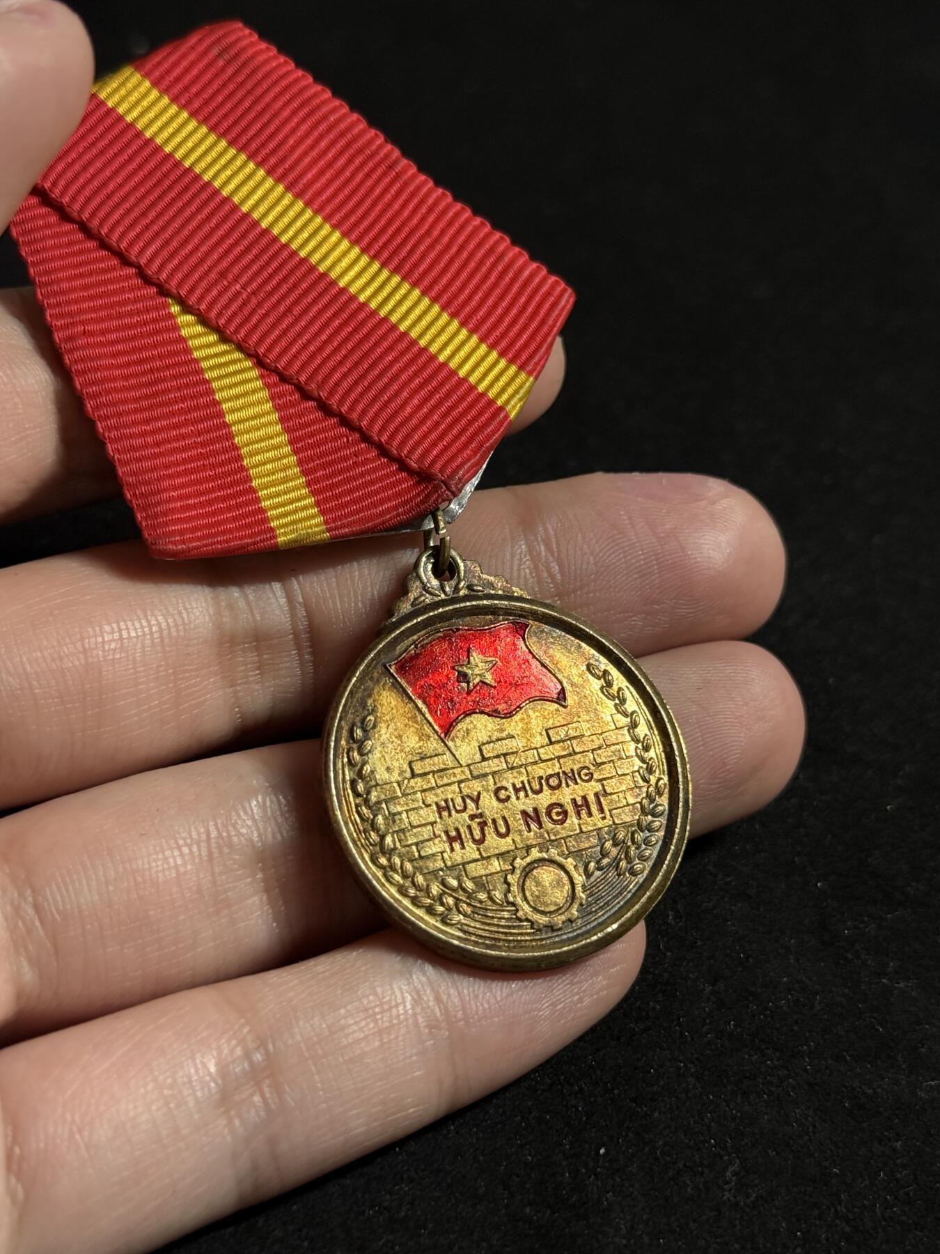 欢庆元旦！戎马世界章牌大赏第109期元旦大拍 越南友谊奖章，早期版本