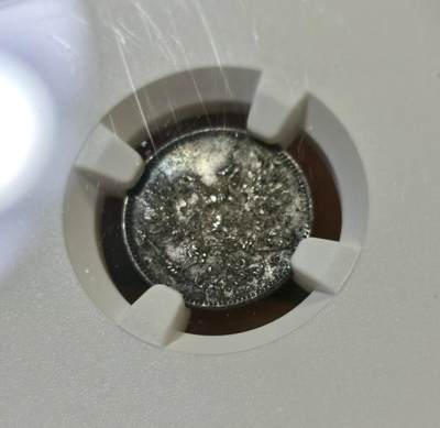 甄臻铺-世界币章拍卖（第44期）精品场拍品征集中，送拍享返佣金等优惠多多 NGC-UNCD 芬兰内战版1917二十五芬尼银币，实际上是64-65的品相，带点污染