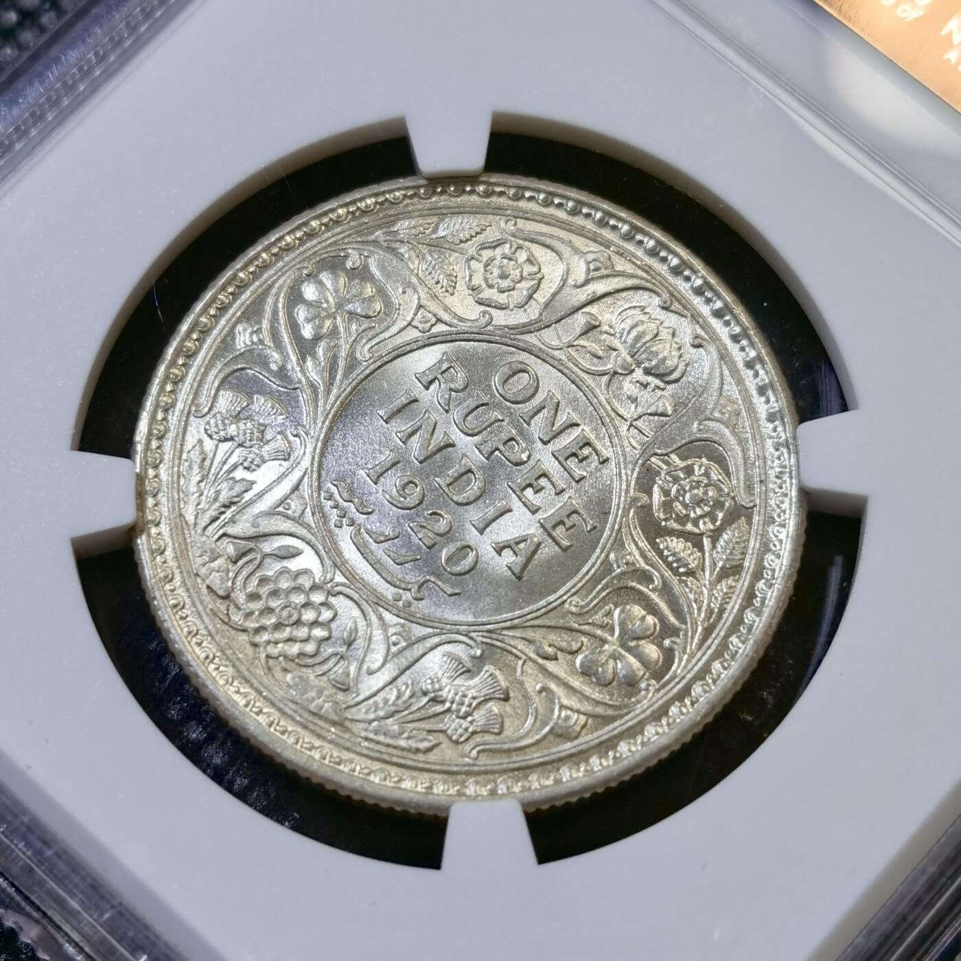 甄臻铺-世界币章拍卖（第44期）精品场拍品征集中，送拍享返佣金等优惠多多