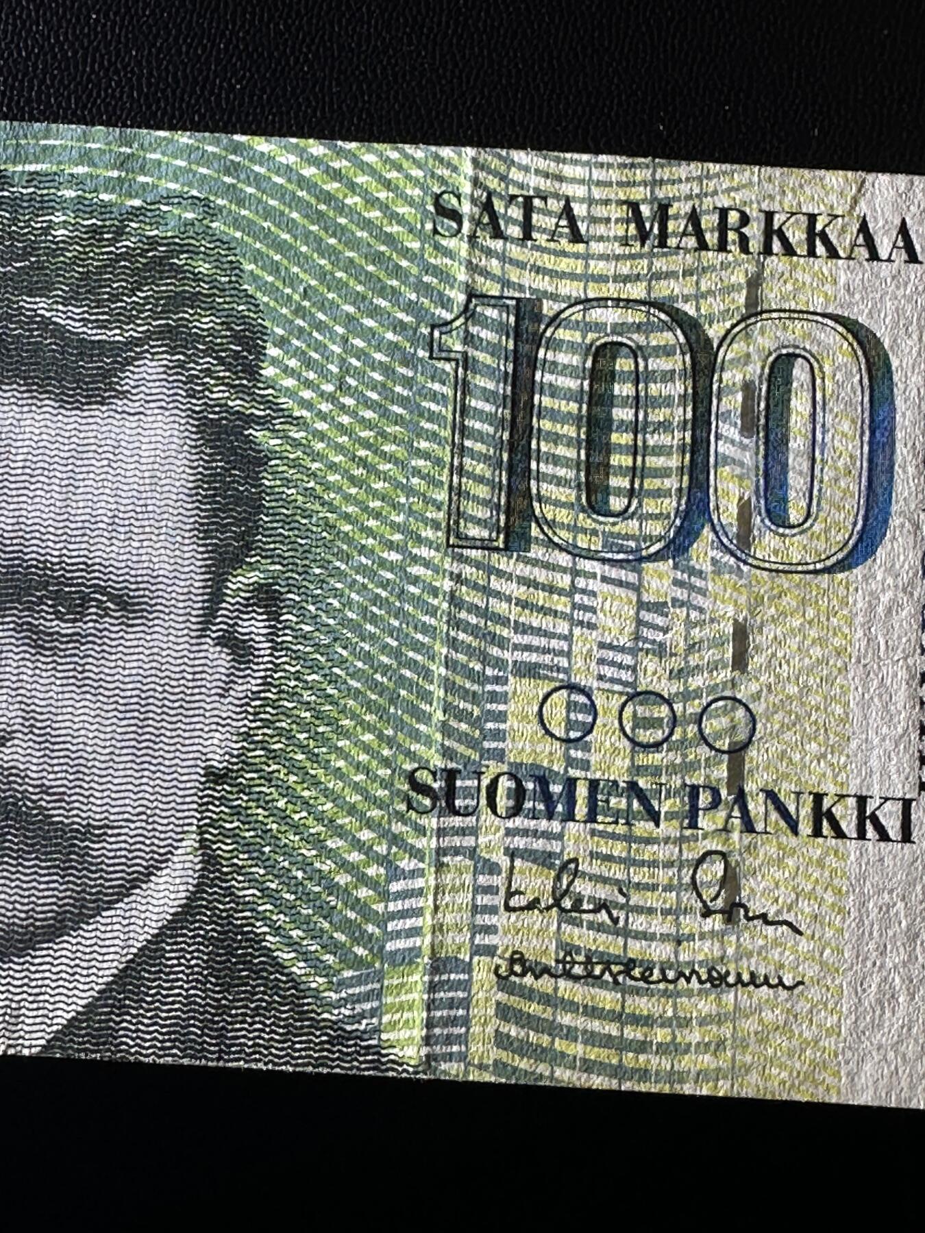 《外钞收藏家》第五百九十五期（优品场）（本平台长期征集拍品、欢迎藏友们联系合作） 芬兰100克朗 五张五个签名一起 2张全新 3张AU