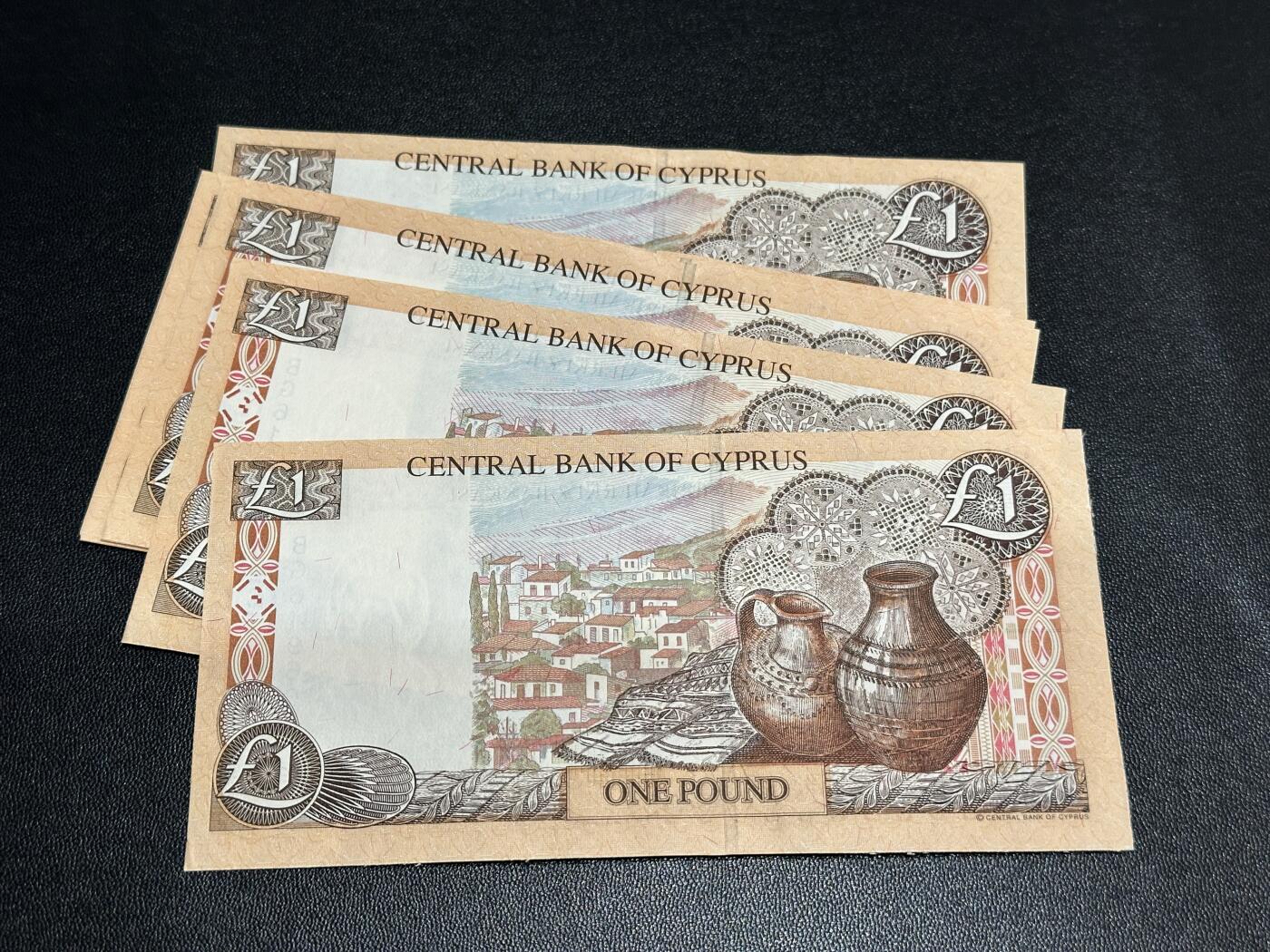 《外钞收藏家》第五百九十五期（优品场）（本平台长期征集拍品、欢迎藏友们联系合作） 2004年塞浦路斯1里拉 标准10连号 全新 第一张剪裁较差