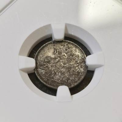 甄臻铺-世界币章拍卖（第44期）精品场拍品征集中，送拍享返佣金等优惠多多 NGC-UNCD 芬兰内战版1917二十五芬尼银币，实际上是64-65的品相，带点污染