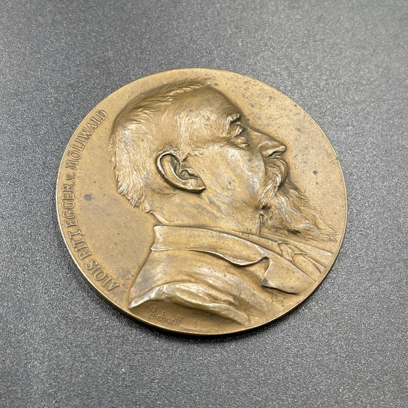 「木头集藏」“冬至雅藏”——章牌精品专场！ Anton Scharff～1899年奥地利教育家默尔瓦尔德七十大寿铜章 ，直径：48mm。奥地利学者、教育家、国会议员埃格尔·冯·默尔瓦尔德（1829-1904年）70大寿留念。他曾担任过奥地利皇储鲁道夫的老师，背面几段文字和年份写的是他的工作履历。