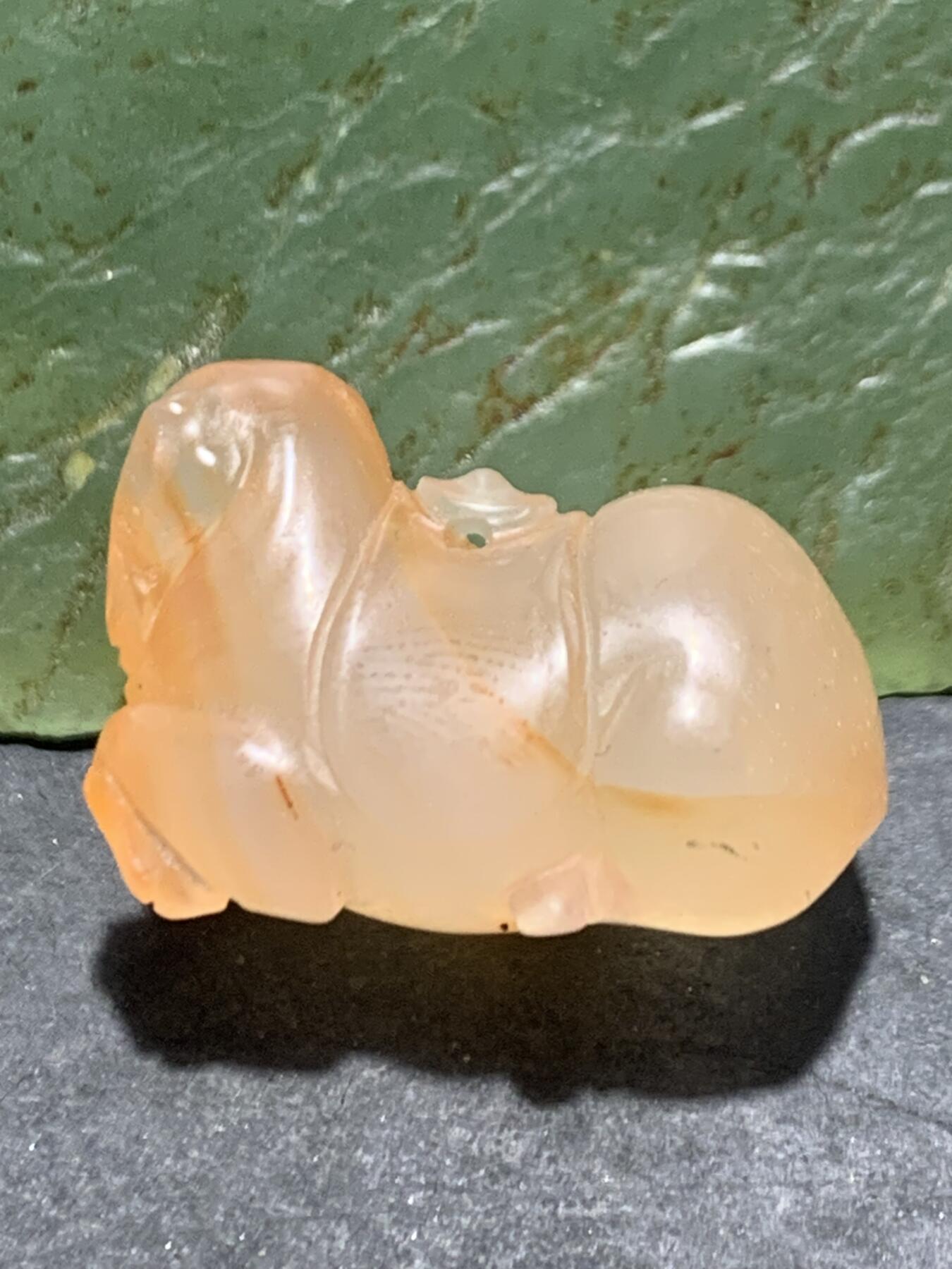 精美川料荔枝冻飘柿子红南红玛瑙雕刻“马上有钱”吊坠一个