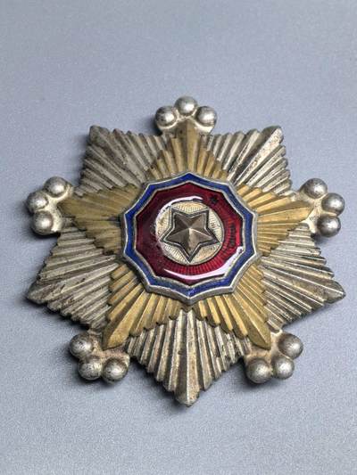 小驴勋章奖章收藏12月20日周六晚六点拍卖（珍爱和平，收藏战争，铭记历史，勿忘国耻，忠党爱国。有偿代拍，送拍规则在简介最后，参拍须阅读规则后再参拍，关系到运费包装发货时效真假辨别等关键信息，拍卖时不再发原图，看大图店主微信码在拍卖店铺介绍里） - 二级国旗勋章，珐琅有修补