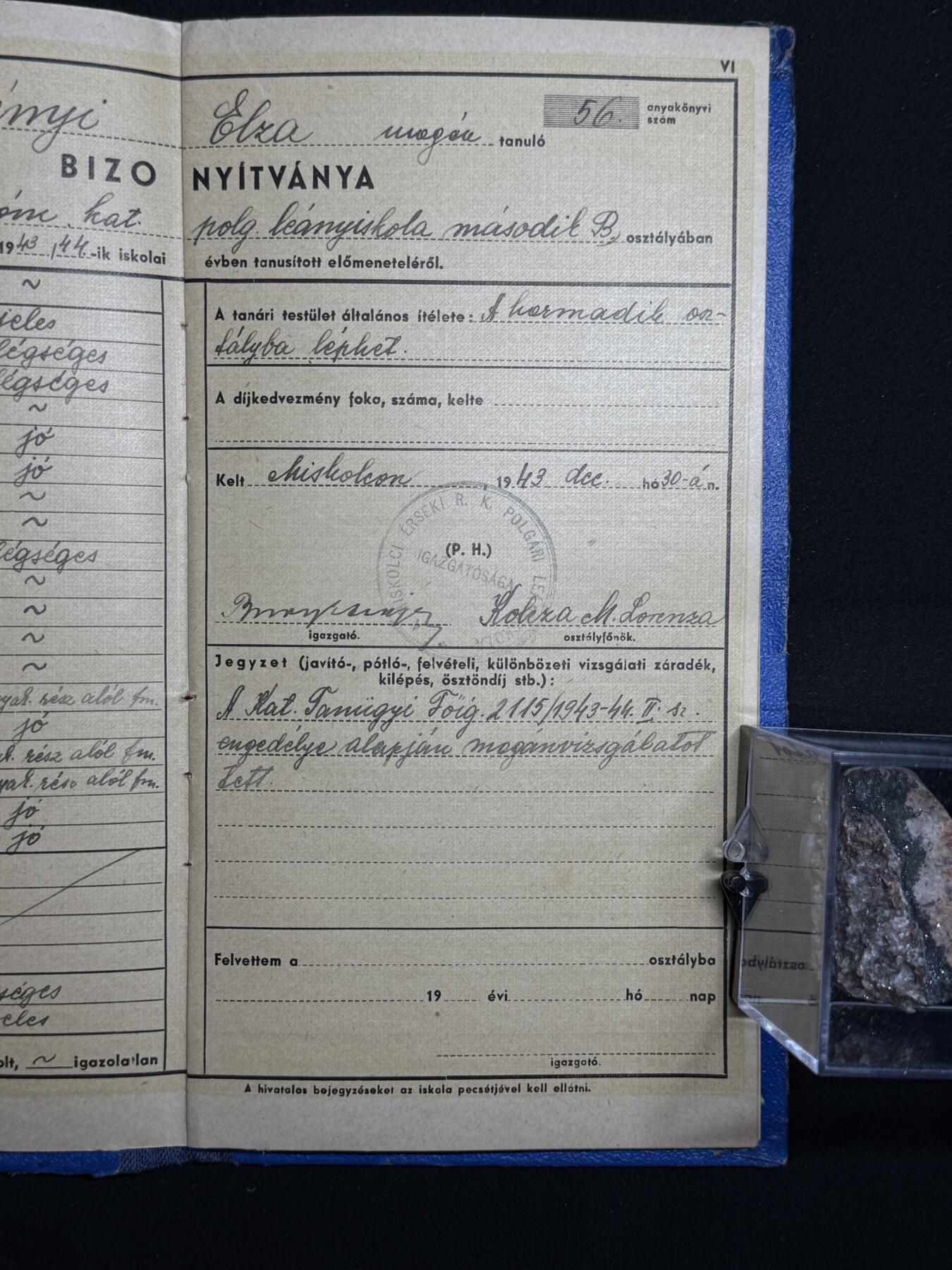 欢庆元旦！戎马世界章牌大赏第109期元旦大拍 匈牙利20世纪中期学生成绩与升学证明册原件，证件持有人为 Veszelémy Elza，就读于米什科尔茨女子学校（Miskolci leányiskola）