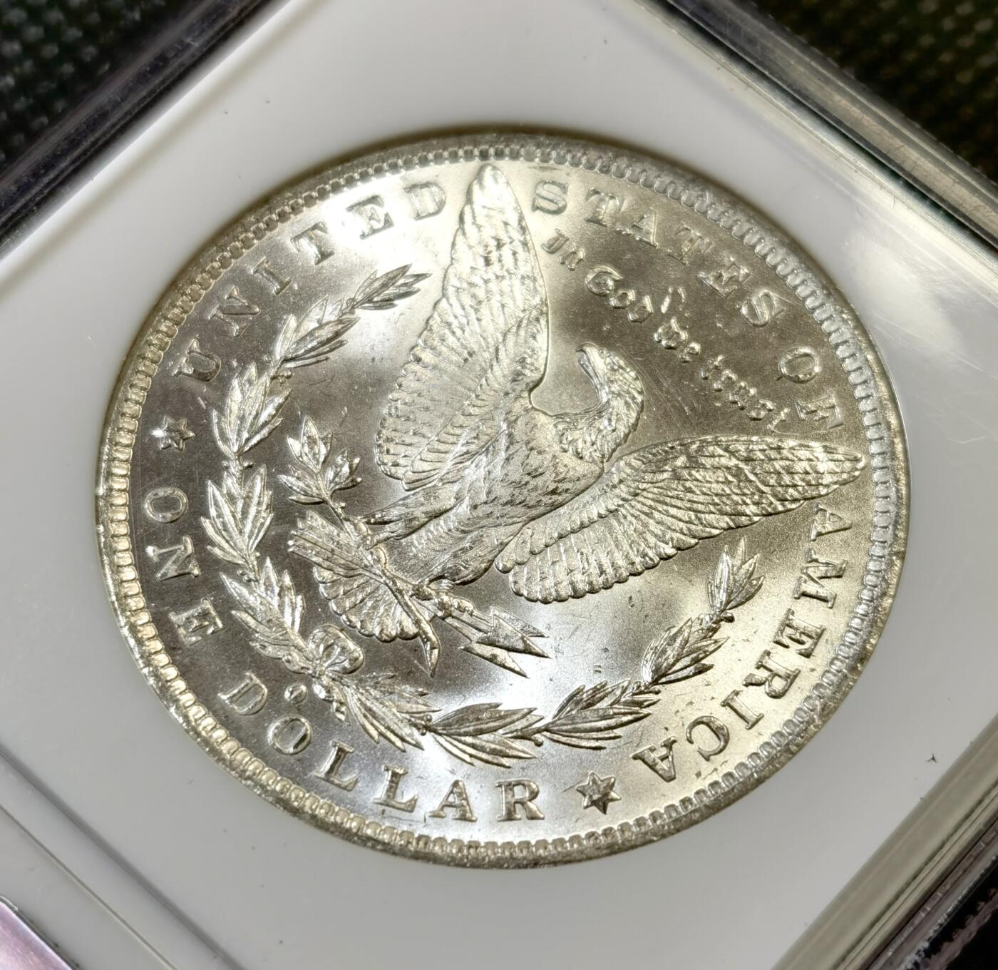 甄臻铺-世界币章拍卖（第44期）精品场拍品征集中，送拍享返佣金等优惠多多 NGC-MS64 1884年O版美国摩根，币面干净整洁，小白盒手感好