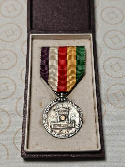 抚柳草堂-第二期章牌钱币 奖章勋章限时免佣 满百包邮 放漏专场 - 昭和大礼 原盒银质15.9g 局部镀金品相不错