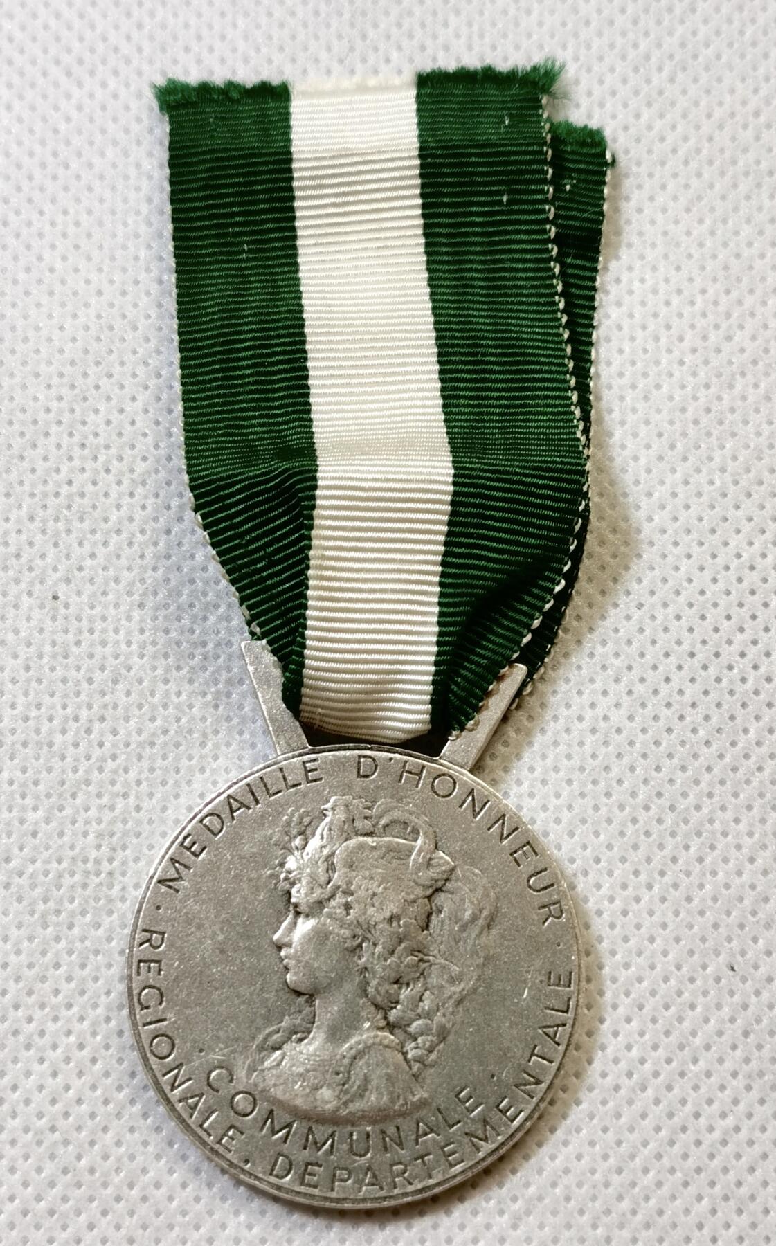 甄臻铺-世界币章拍卖（第44期）精品场拍品征集中，送拍享返佣金等优惠多多