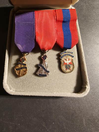 老王徽章第170期 - 美国二战海军老兵协会迷你3联排    原盒