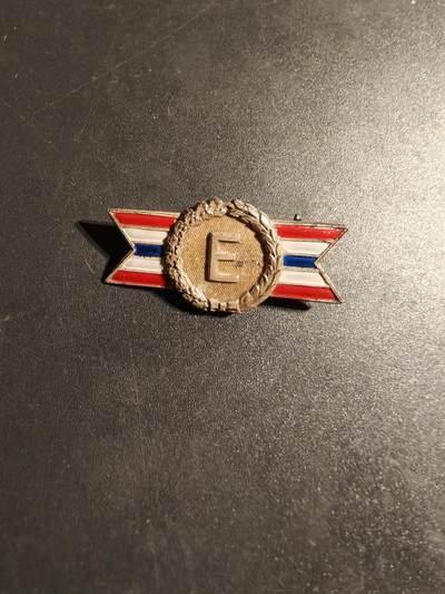 老王徽章第170期 - 美国二战优异生产企业证章     925银    3.8g