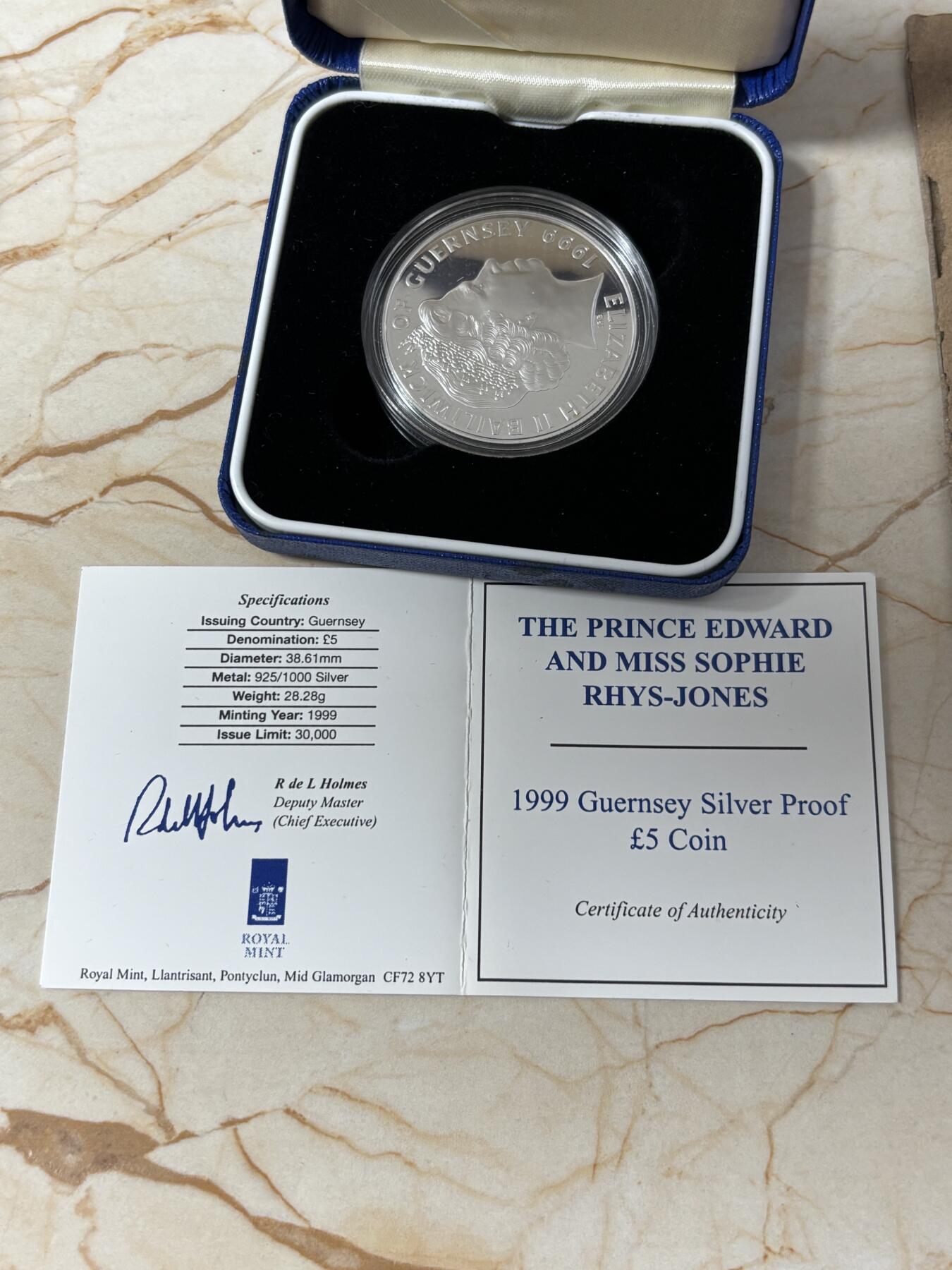 第185期拍卖 根西1999年爱德华王子与索菲·雷斯-琼斯小姐纪念银币原盒证书，925银，28.28克，发行30000枚，【银价378】