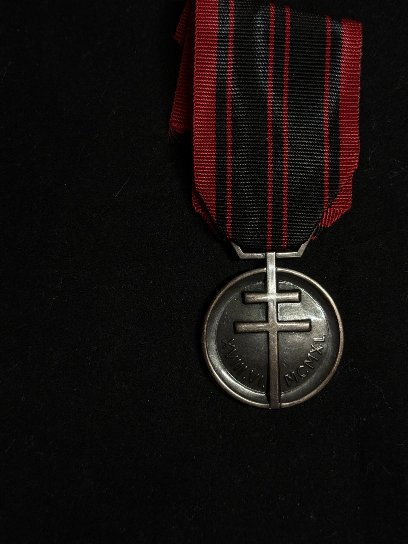 欢庆元旦！戎马世界章牌大赏第109期元旦大拍 法国二战抵抗奖章