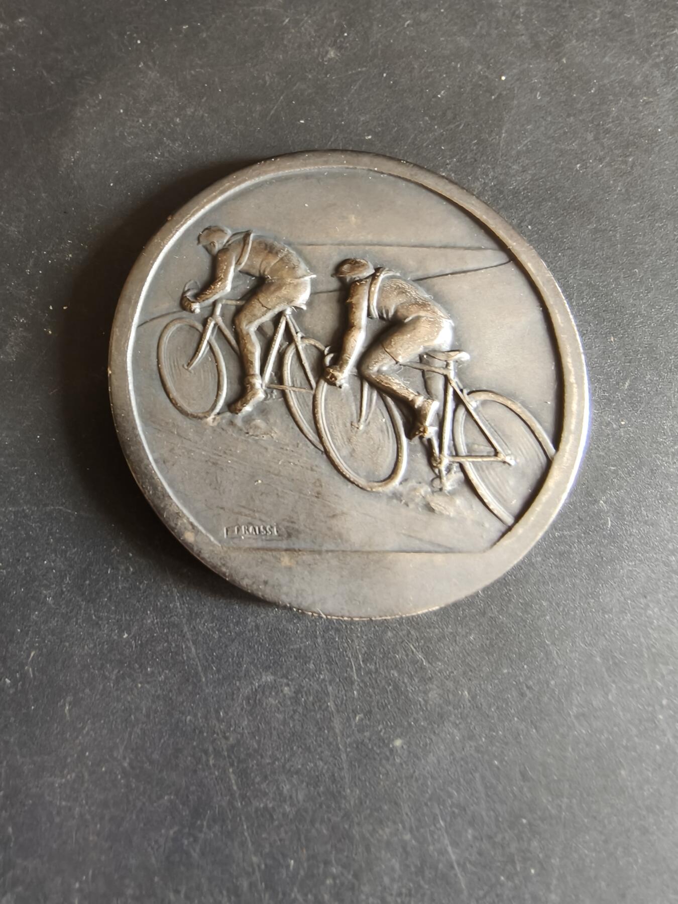 老王徽章第170期 法国自行车运动镀银大铜章     直径50mm    重量57.3g