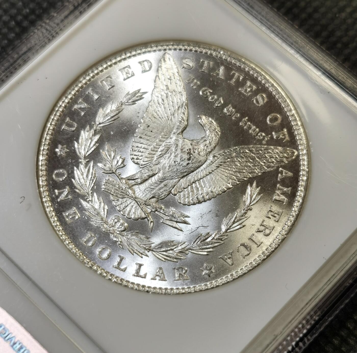 甄臻铺-世界币章拍卖（第44期）精品场拍品征集中，送拍享返佣金等优惠多多 NGC-MS64 1885年美国摩根大银币，人像干净，地板整洁，小白盒