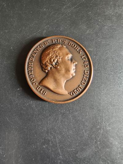 老王徽章第170期 - 英国皇家园艺协会铜章    正面为主席约瑟夫班克斯爵士    直径39mm     重量31g