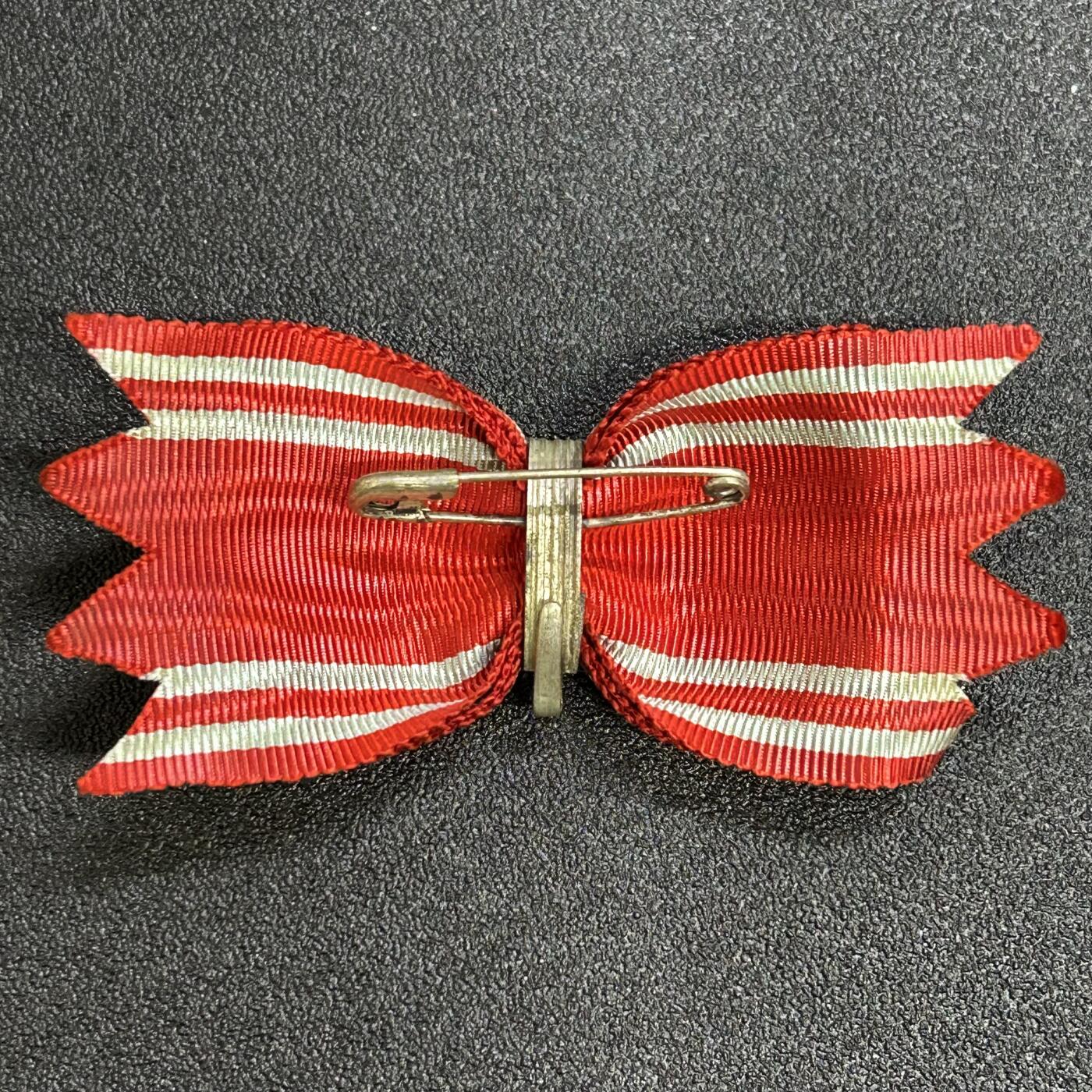 西秦中古拍卖第六十九期 不忘历史 抗战收藏 抗战时期 日本红十字会奖章绶带 女性版