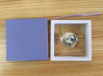 ❤️【币观天下】❤️ 第335期钱币拍卖- 2025.12.19周五晚上6点半场-长期征集拍品 - 波兰造币厂2013年，自然奇观系列-伊瓜苏大瀑布(世界公认最美丽的瀑布)，波兰造币厂自然奇观系列彩色精制无面值银币. 带盒无证书. 10克,直径32mm,漂亮少见品.实物超级精美漂亮. 国外售价96美元