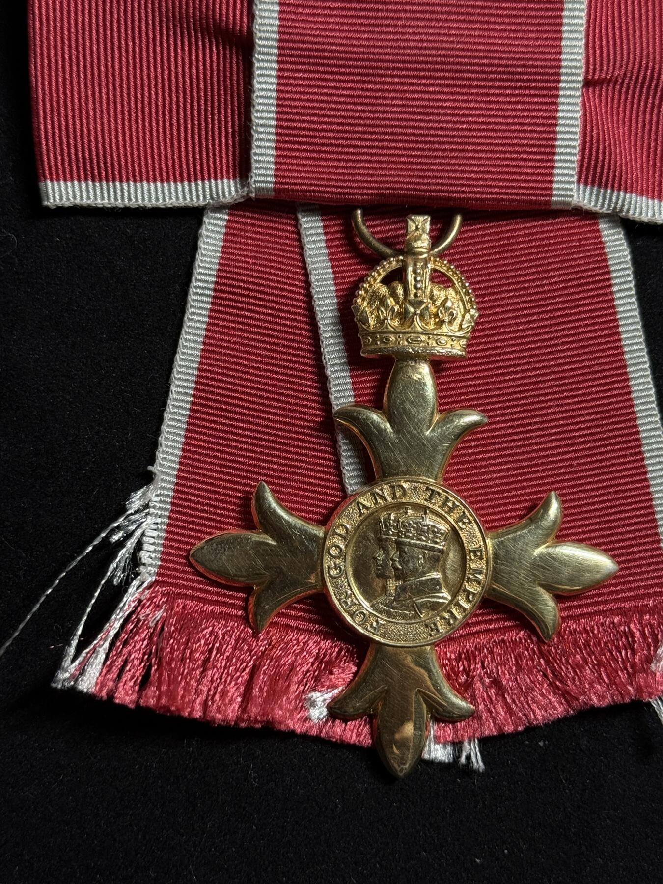 欢庆元旦！戎马世界章牌大赏第109期元旦大拍 英国军官级大英帝国勋章，女版，银制，带盒