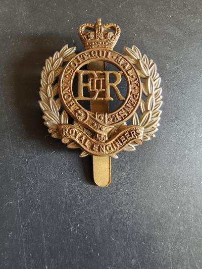 老王徽章第170期 - 英国皇家工兵团帽徽    女王早期