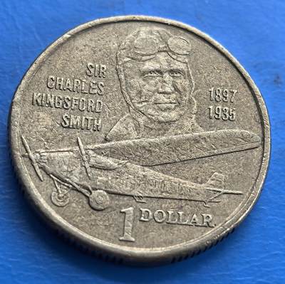外国优质老铜币高银银币，周六九点倒数截拍，满百包邮，持续收拍 - 澳大利亚1997年航空先驱查尔斯・金斯福德・史密斯纪念币。呈现其肖像、飞机图案，铭记其航空贡献，是承载航空史、具纪念意义的钱币