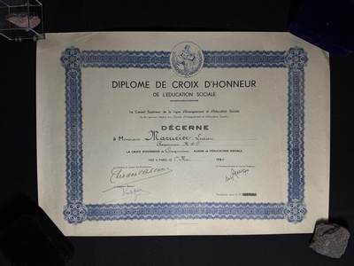 欢庆元旦！戎马世界章牌大赏第109期元旦大拍 - 法国社会教育荣誉十字勋章证书，1936年法国教学与社会教育联盟最高委员会 授予Lucien Adrien Mayriller