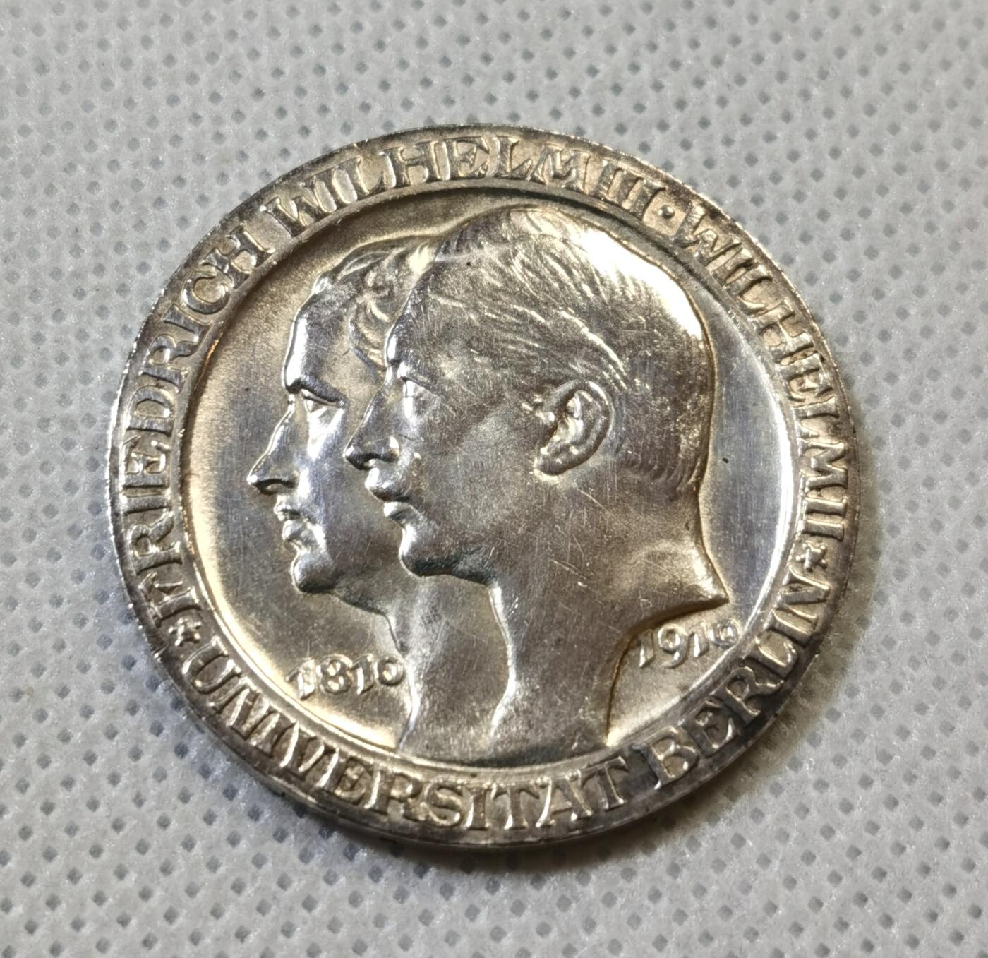 甄臻铺-世界币章拍卖（第44期）精品场拍品征集中，送拍享返佣金等优惠多多 UNC品相德国1910柏林大学建校百年纪念银币，帝国马克的经典品种，比较少见，好品难得，细节见图