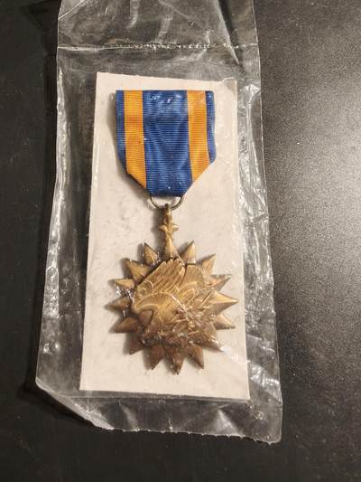 老王徽章第170期 - 美国空中奖章    未拆封