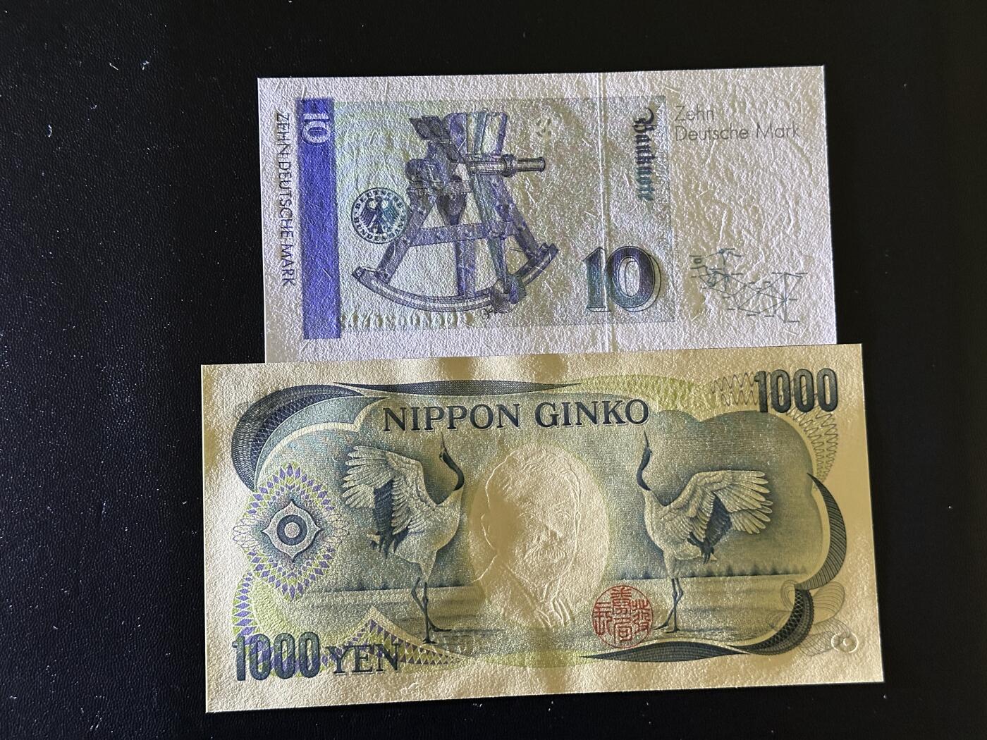 《外钞收藏家》第五百九十五期（优品场）（本平台长期征集拍品、欢迎藏友们联系合作） 1993年德国末版10马克+日本1000日元2张一起 全新UNC