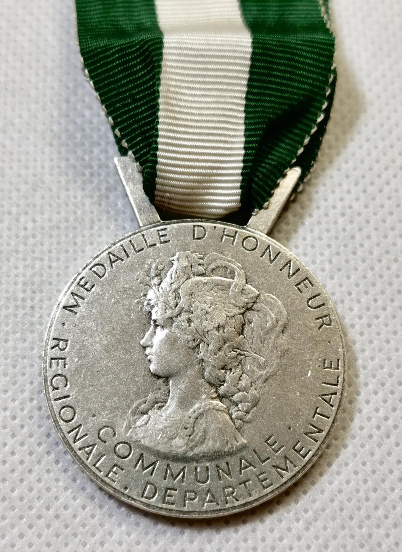 甄臻铺-世界币章拍卖（第44期）精品场拍品征集中，送拍享返佣金等优惠多多