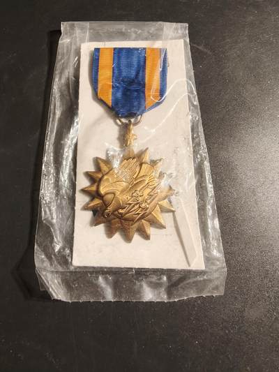 老王徽章第170期 - 美国空中奖章    未拆封