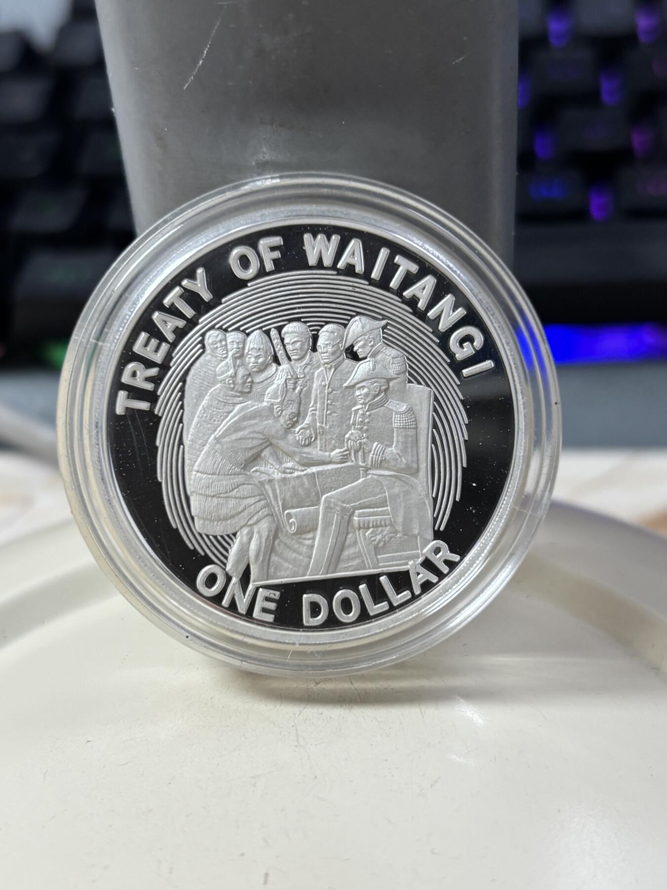 第185期拍卖 新西兰1990年怀唐伊条约签署1元精制纪念银币原盒证书，27.22克，925银.白银价355元