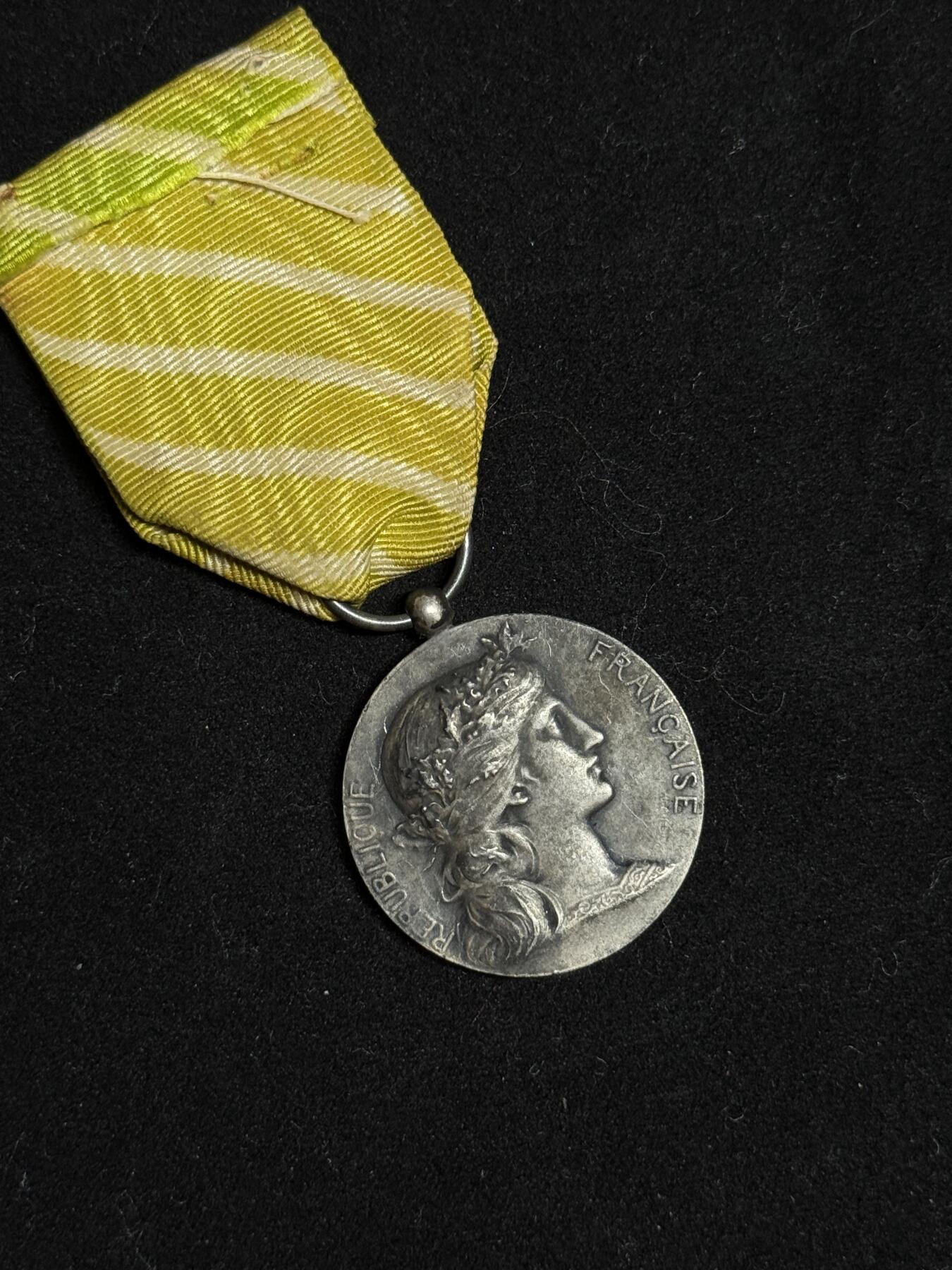 欢庆元旦！戎马世界章牌大赏第109期元旦大拍 法国内政部优秀雇员奖章，银制