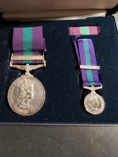 老王徽章第170期 - 英国常规服役奖章女王版本    实发925银质马来亚勋条    原盒    带迷你章和略     三枚原盒为同一人获得