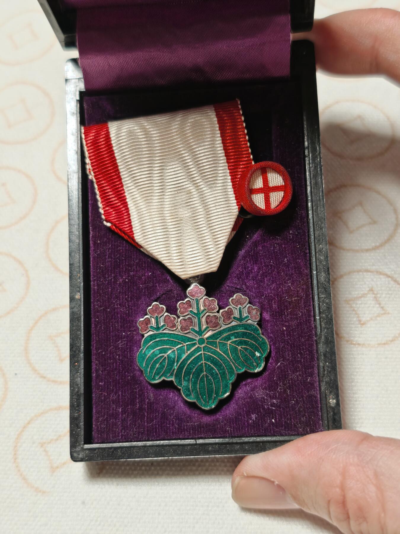 抚柳草堂-第二期章牌钱币 奖章勋章限时免佣 满百包邮 放漏专场 七等青色桐叶章 原盒带杯绶银质21.2g七宝烧工艺