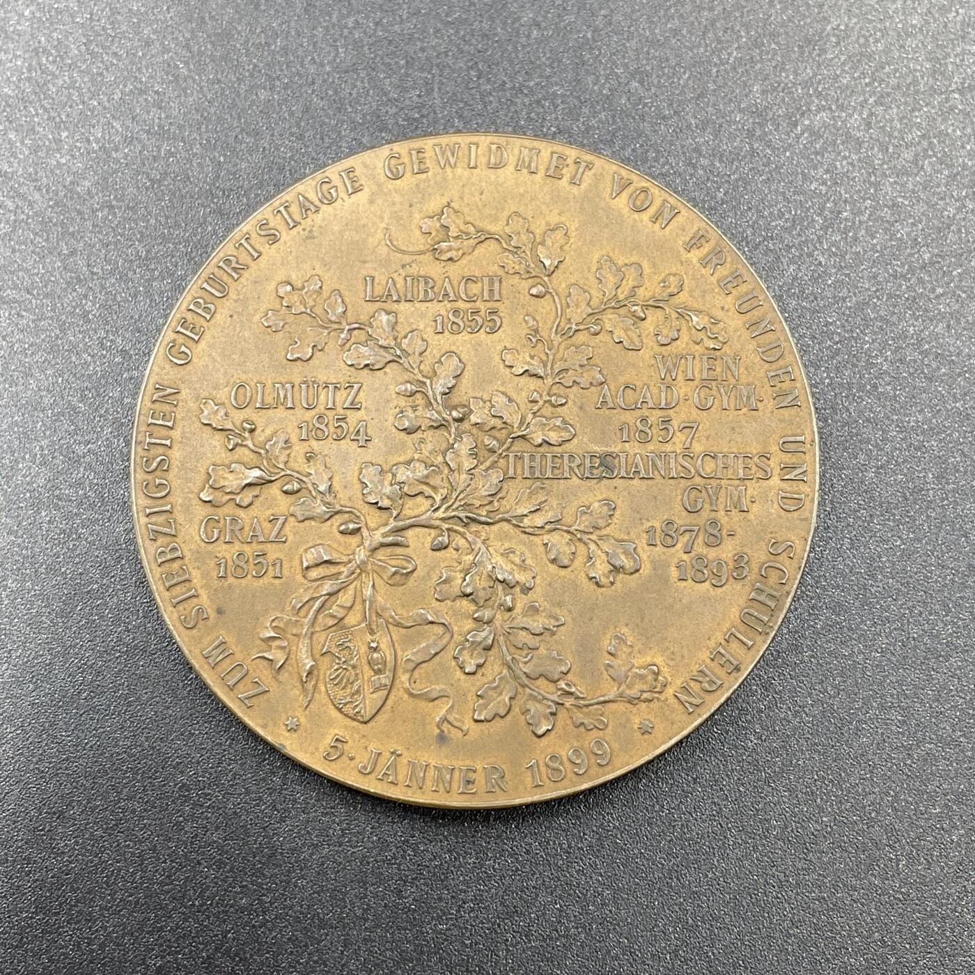 「木头集藏」“冬至雅藏”——章牌精品专场！ Anton Scharff～1899年奥地利教育家默尔瓦尔德七十大寿铜章 ，直径：48mm。奥地利学者、教育家、国会议员埃格尔·冯·默尔瓦尔德（1829-1904年）70大寿留念。他曾担任过奥地利皇储鲁道夫的老师，背面几段文字和年份写的是他的工作履历。