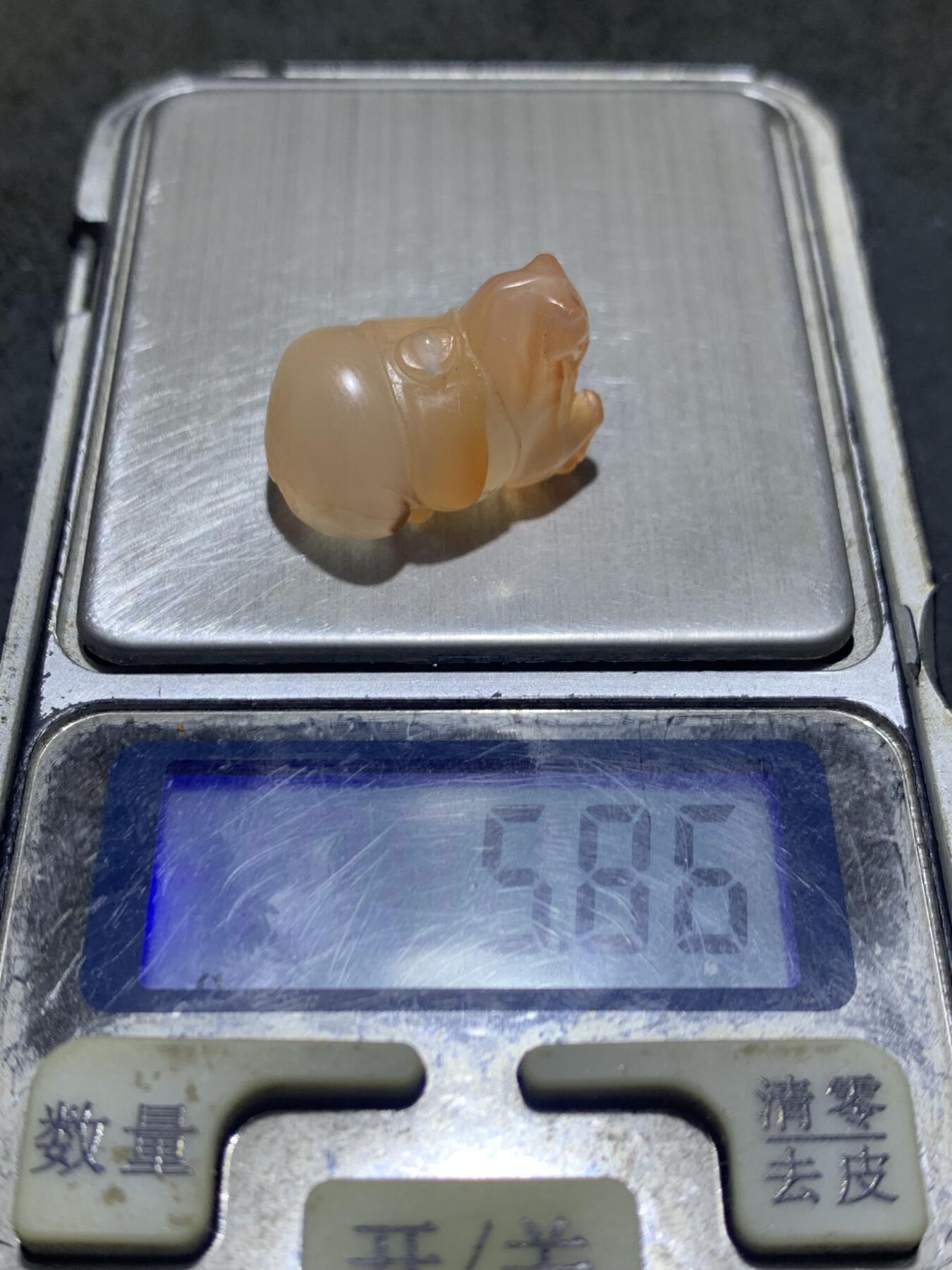 精美川料荔枝冻飘柿子红南红玛瑙雕刻“马上有钱”吊坠一个