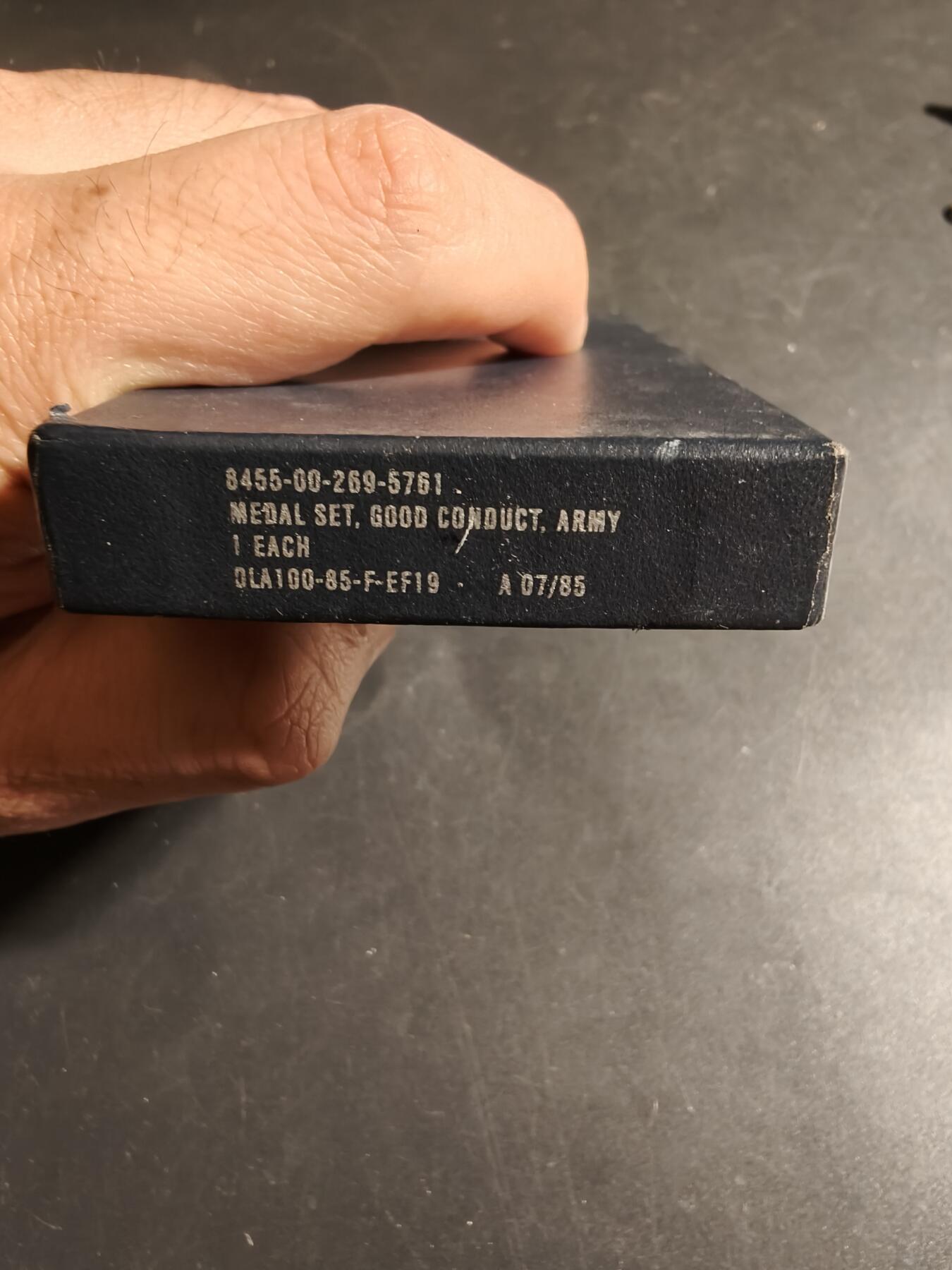 老王徽章第170期 美国陆军品德优良奖章   带服役条    原盒带略