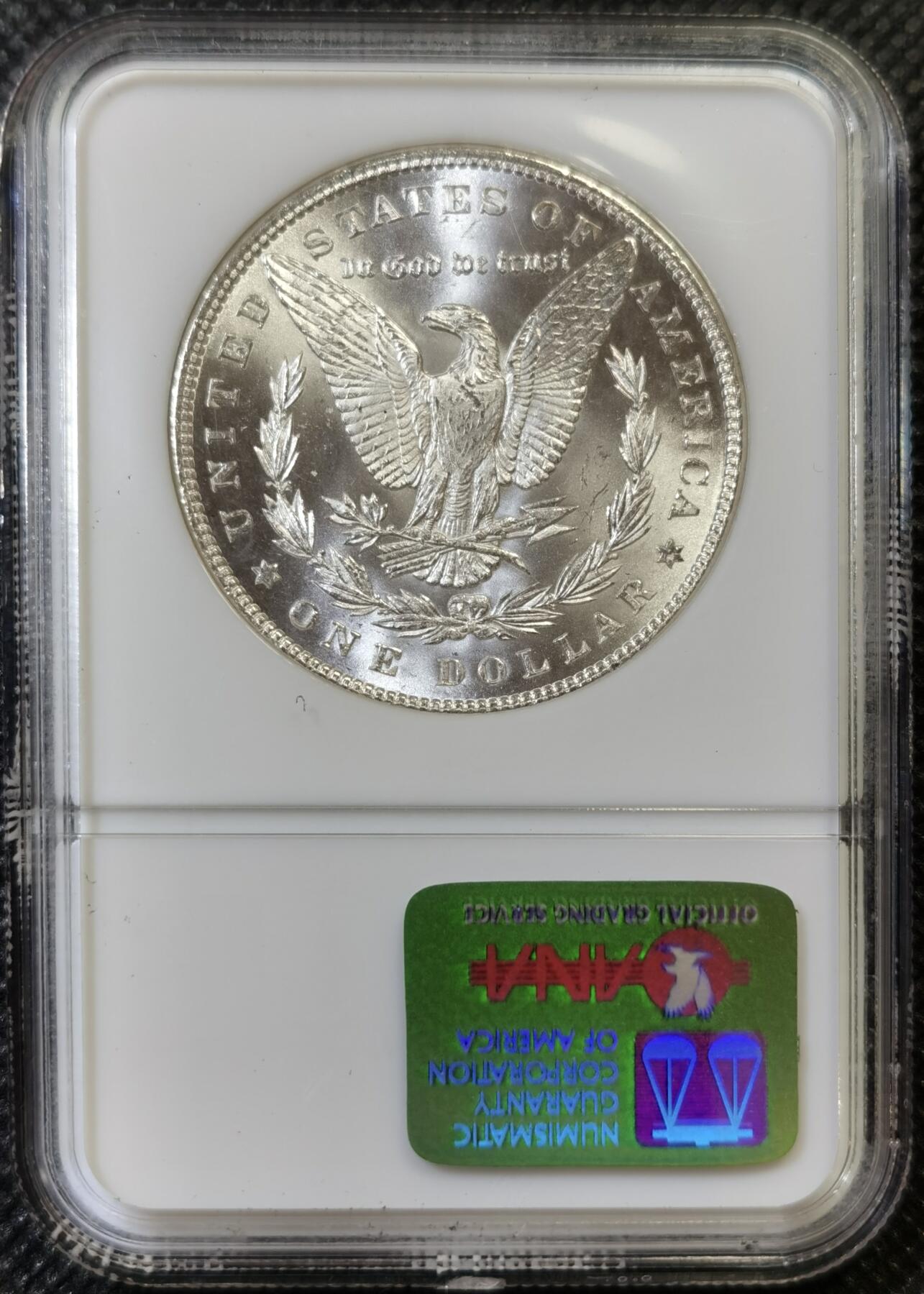 甄臻铺-世界币章拍卖（第44期）精品场拍品征集中，送拍享返佣金等优惠多多 NGC-MS64 1885年美国摩根大银币，人像干净，地板整洁，小白盒